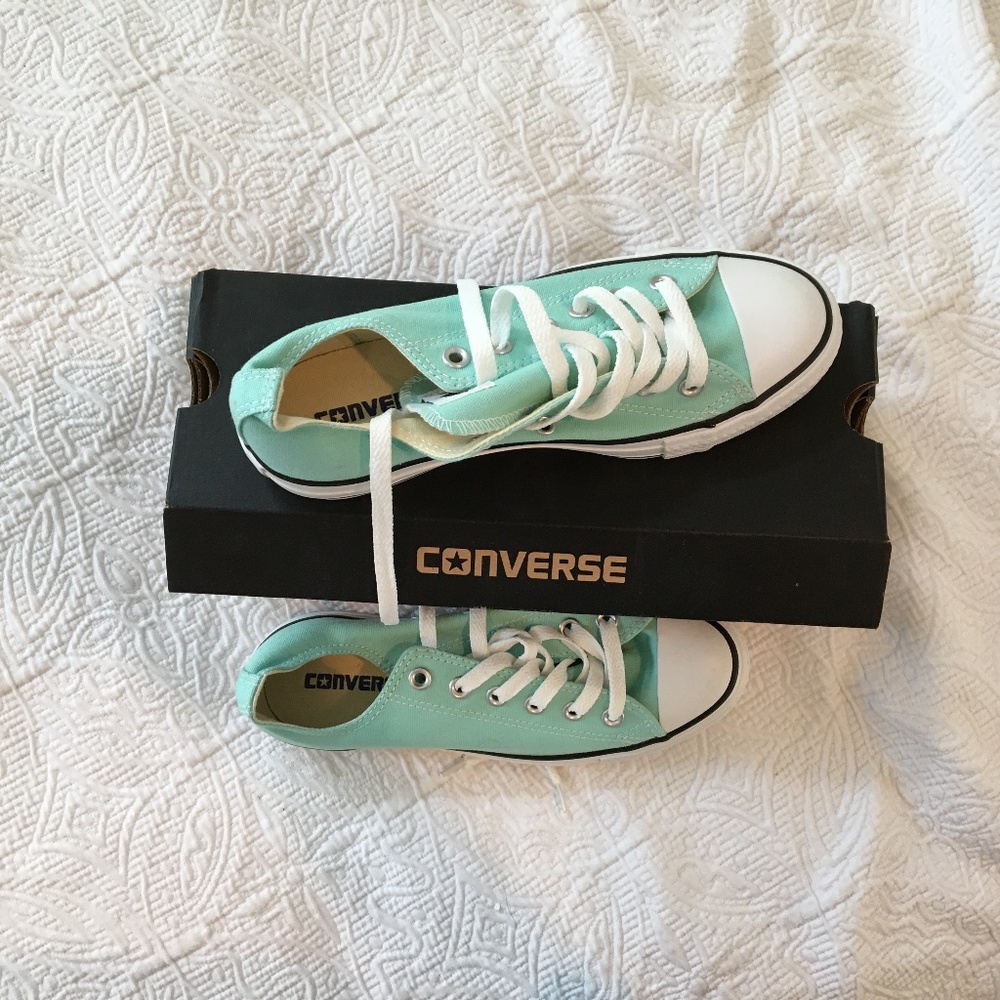 NWT Low Top Converse